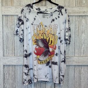 Lynyrd Skynyrd Graphic T-Shirt w/cut out neckline sz 3 (22/24)